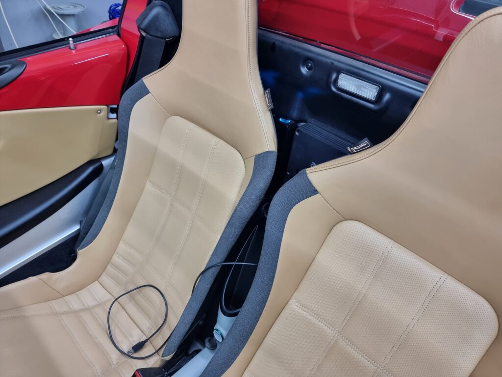 Lotus Elise. Эксклюзивная аудиосистема Audison : как создать безупречную сцену в открытом родстере Lotus Elise