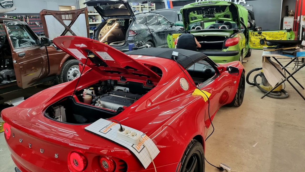 Lotus Elise как создать безупречную музыкальную систему в кабриолете. Эксклюзивная аудиосистема Audison в Lotus Elise: